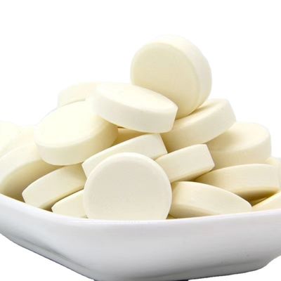 Doces com sabor a leite em comprimidos multicoloridos Uma adição divertida e saborosa a qualquer coleção de lanches
