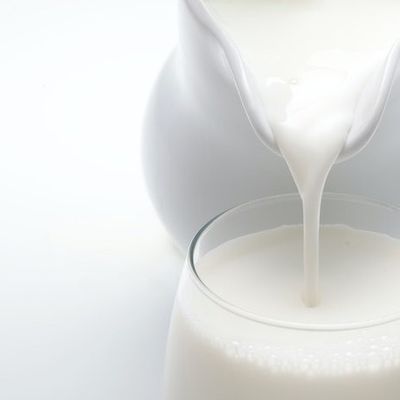 Cappuccino em espuma com 2-4% de proteína