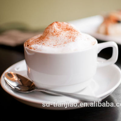 Cappuccino em espuma com 2-4% de proteína
